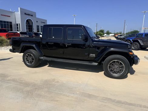 Used 2022 Jeep Gladiator Overland w/ Popular Equipment Package AWD/4WD image 2