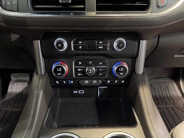 Used 2024 GMC Yukon XL SLT w/ SLT Luxury Package AWD/4WD image 23