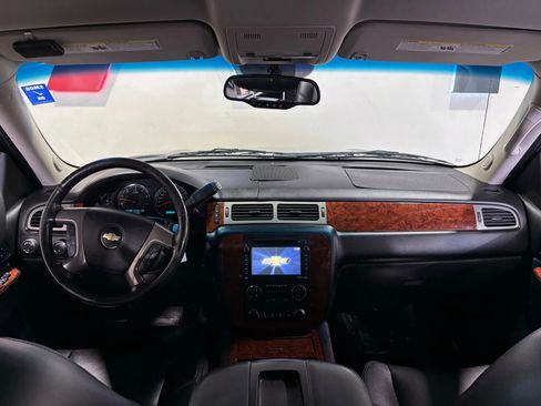 Used 2013 Chevrolet Avalanche LTZ image 12