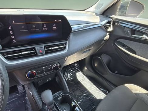 Used 2024 Chevrolet TrailBlazer LS FWD image 24