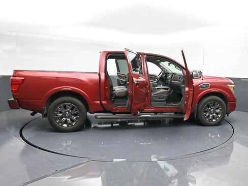 Used 2017 Nissan Titan Platinum Reserve image 38