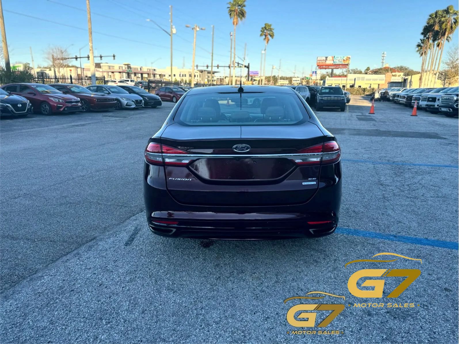 Used 2017 Ford Fusion SE w/ Fusion SE Technology Package FWD image 3