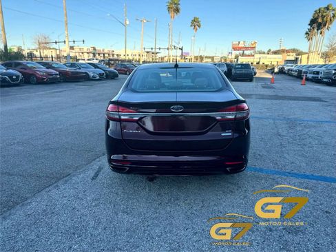 Used 2017 Ford Fusion SE w/ Fusion SE Technology Package FWD image 3