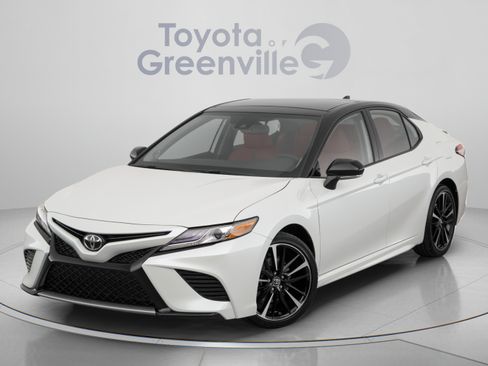 Used 2020 Toyota Camry XSE FWD image 11