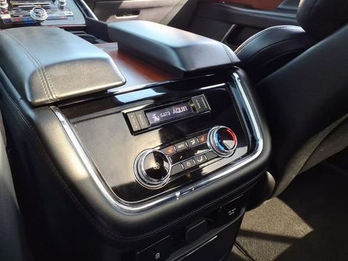 Used 2021 Lincoln Navigator Reserve AWD/4WD image 17
