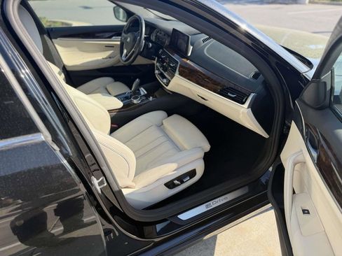 Used 2019 BMW 530e xDrive w/ Convenience Package AWD/4WD image 13