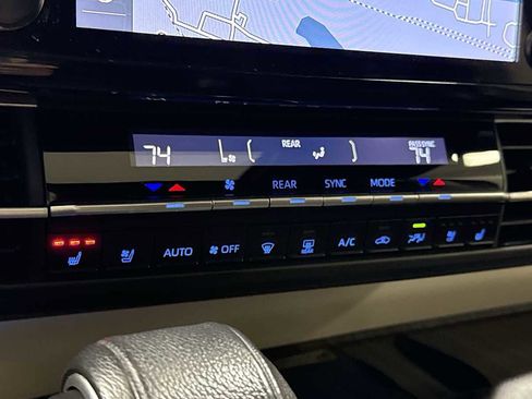 Certified 2021 Toyota Sienna Platinum image 21