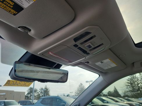 Used 2023 Toyota Highlander L image 30