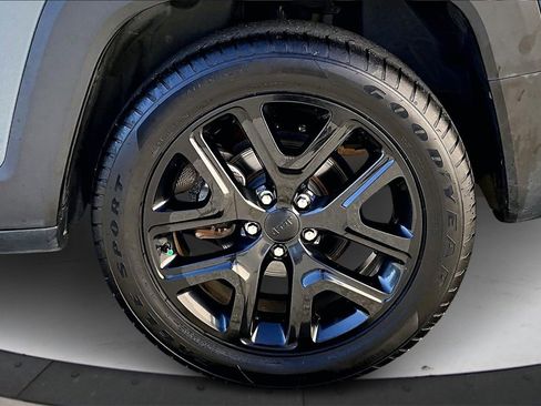 Certified 2018 Jeep Renegade Altitude image 33