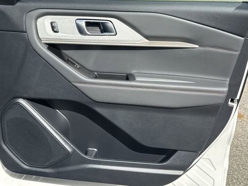 New 2026 Ford Explorer Active RWD image 14