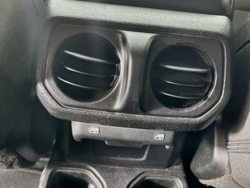 Used 2018 Jeep Wrangler Unlimited Sport S AWD/4WD image 24