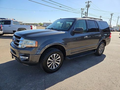 Used 2017 Ford Expedition XLT RWD image 2