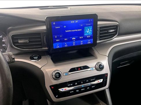 Used 2023 Ford Explorer XLT w/ Equipment Group 202A image 6