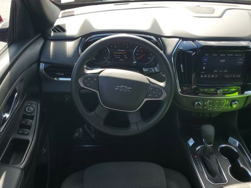 Used 2023 Chevrolet Traverse LT image 19