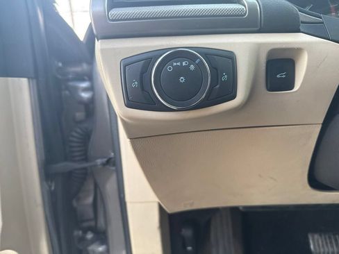 Used 2014 Ford Fusion SE FWD image 10