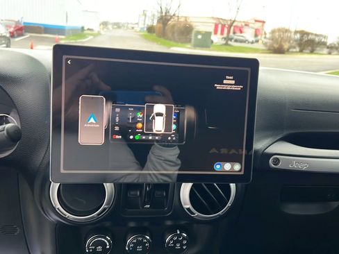Used 2014 Jeep Wrangler Unlimited Sahara w/ Connectivity Group AWD/4WD image 25