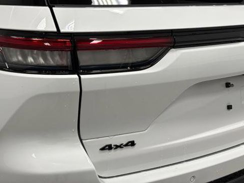 New 2026 Jeep Grand Cherokee Altitude image 38