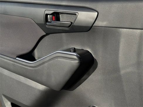 Used 2022 Toyota Highlander L image 24