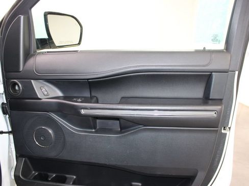 Used 2020 Ford Expedition XLT w/ Equipment Group 202A AWD/4WD image 24