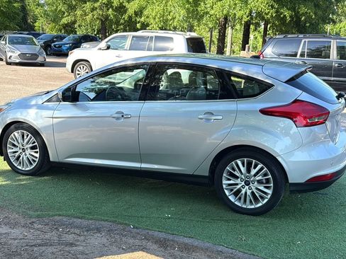 Used 2018 Ford Focus Titanium FWD image 4