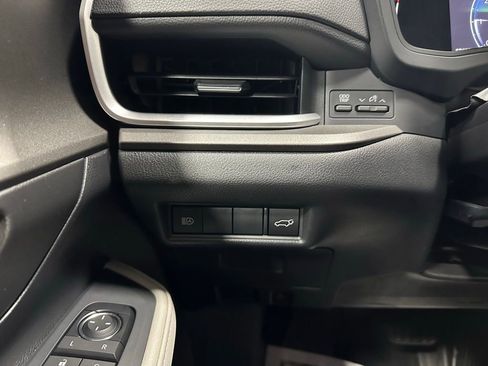 Used 2025 Toyota Grand Highlander AWD image 17