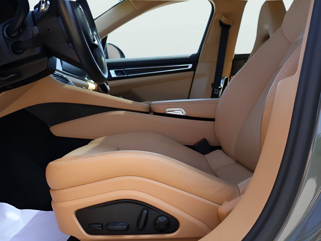 Used 2023 Porsche Panamera 4 Platinum Edition AWD/4WD image 33