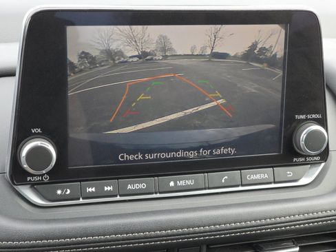 Used 2024 Nissan Rogue SV image 7