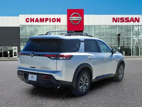 New 2025 Nissan Pathfinder SV image 7