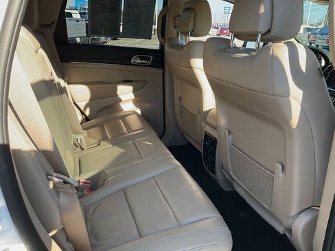 Used 2021 Jeep Grand Cherokee Limited w/ Luxury Group II image 19