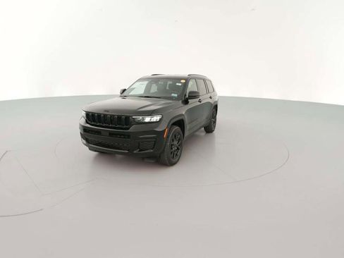 New 2025 Jeep Grand Cherokee L Laredo image 3