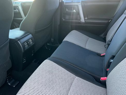 Used 2016 Toyota 4Runner SR5 AWD/4WD image 9