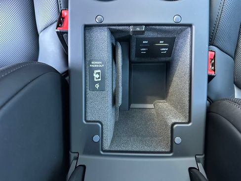 Certified 2026 Porsche Macan AWD/4WD image 28