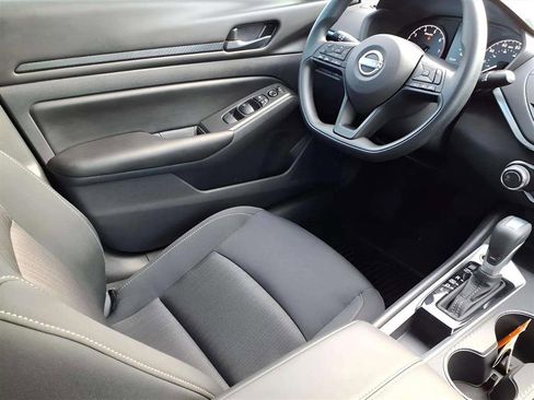 Used 2025 Nissan Altima 2.5 S image 9