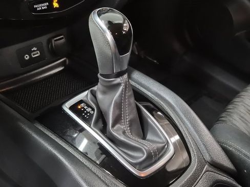 Used 2019 Nissan Rogue S image 30