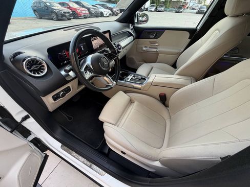 Used 2025 Mercedes-Benz GLB 250 4MATIC w/ Exclusive Package image 15