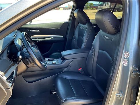 Used 2023 Cadillac XT4 Premium Luxury image 10