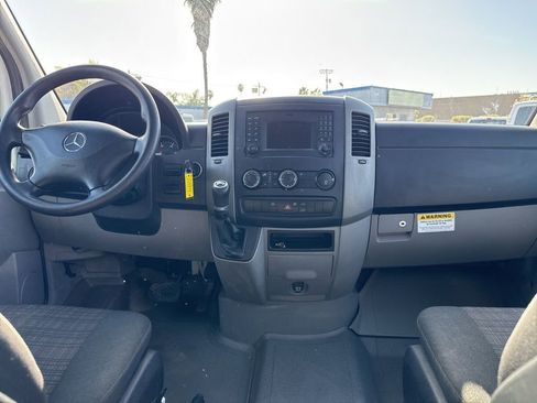 Used 2018 Mercedes-Benz Sprinter 2500 image 6