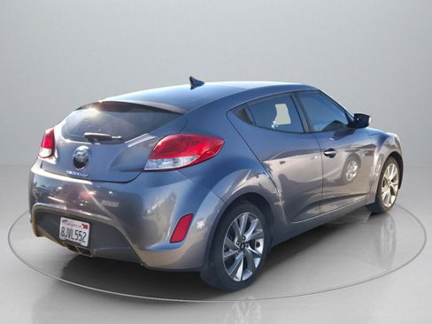 Used 2017 Hyundai Veloster image 5