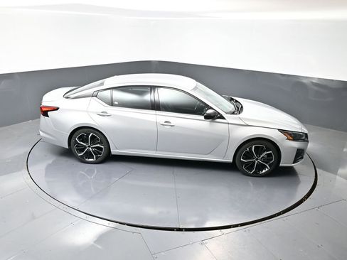 Used 2024 Nissan Altima 2.5 SR image 15