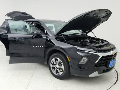 Used 2025 Chevrolet Blazer LT FWD image 9