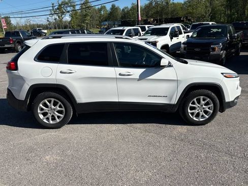 Used 2018 Jeep Cherokee Latitude w/ Cold Weather Group AWD/4WD image 8