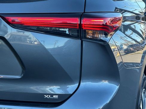 Used 2023 Toyota Highlander XLE FWD image 27