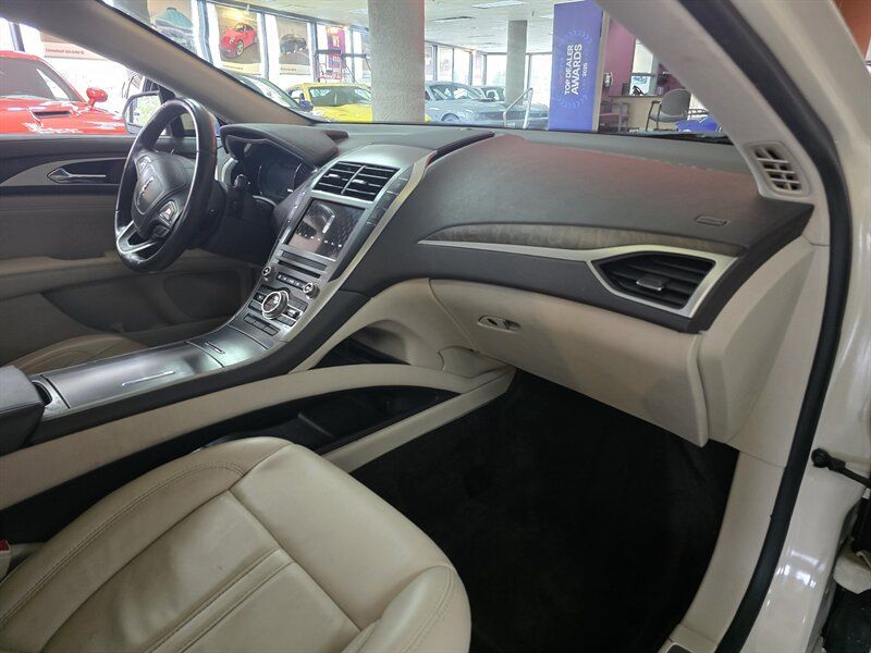 Used 2018 Lincoln MKZ Select w/ Select Plus Package AWD/4WD image 14