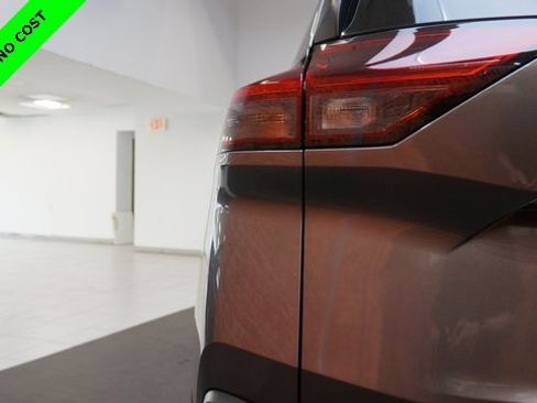 Used 2022 Nissan Rogue SV image 78