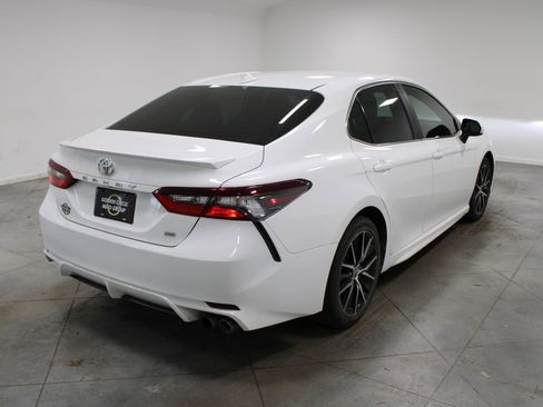 Used 2021 Toyota Camry SE image 9