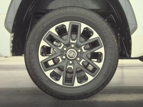 Used 2023 Toyota Tundra Limited image 12