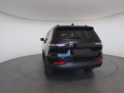 Used 2023 Jeep Grand Cherokee L Limited w/ Black Appearance Package image 14