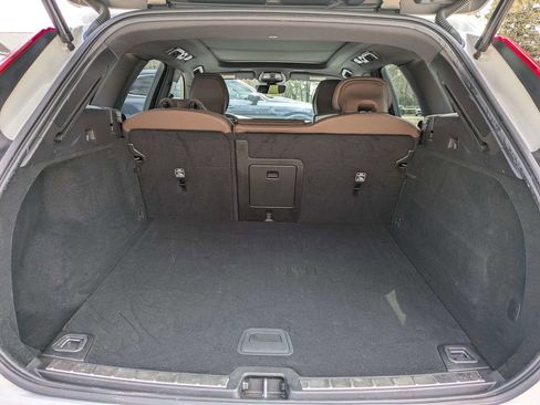 Used 2023 Volvo XC60 B5 Plus AWD/4WD image 12