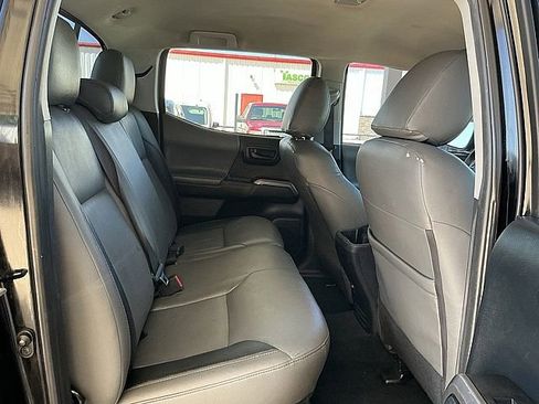 Used 2017 Toyota Tacoma SR5 w/ Tow Package RWD image 12