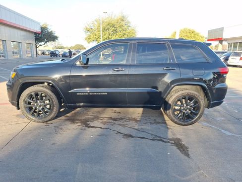 Used 2020 Jeep Grand Cherokee Altitude image 3